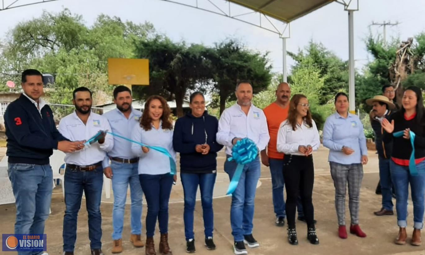 Alcalde Luis Felipe León Balbanera, inaugura techumbre en primaria de Barranca Honda