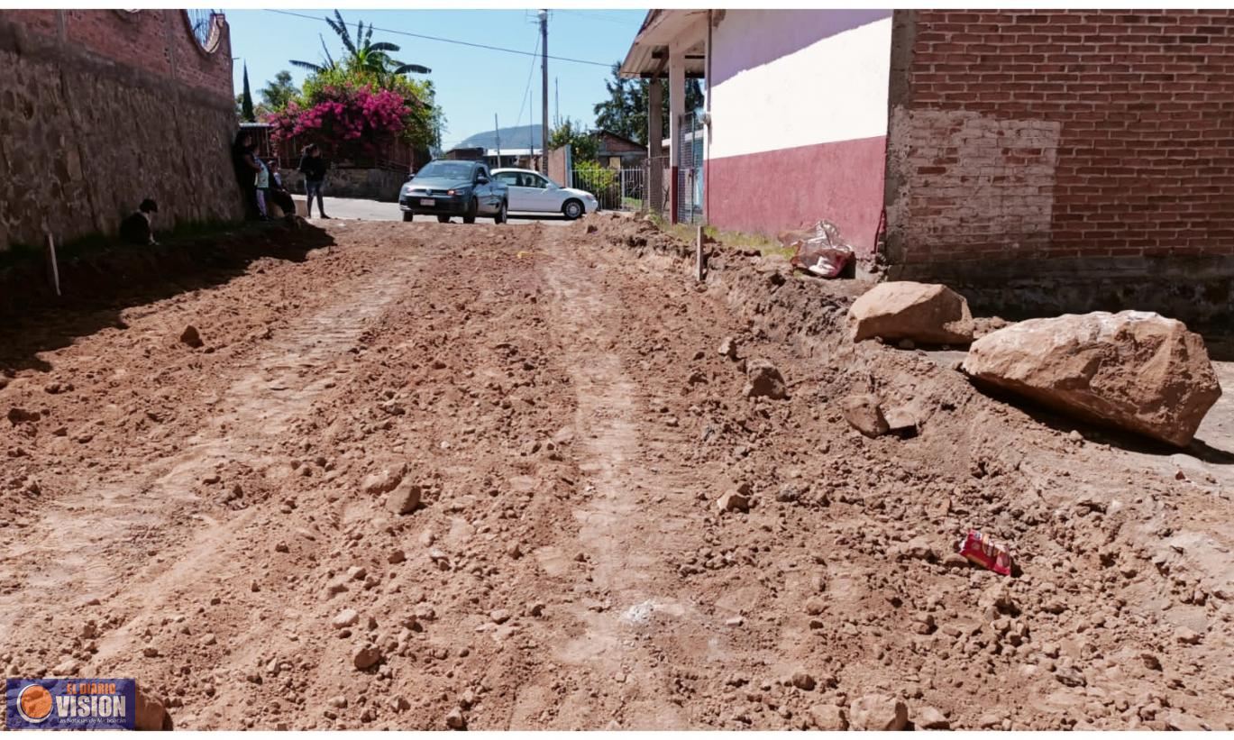 Continúa avance en pavimentación con concreto hidráulico en la comunidad de Las Canoas