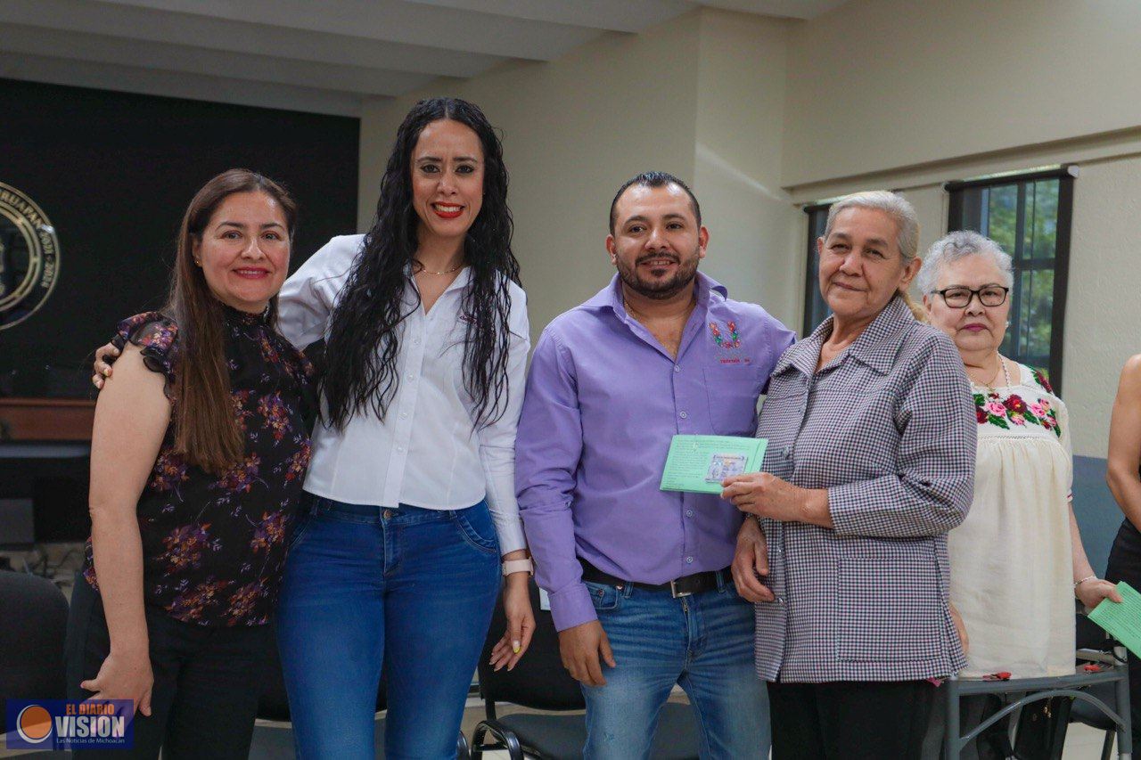 Gobiernos de Uruapan y estatal cumplirán sueño de adultos mayores de reunirse con familiares
