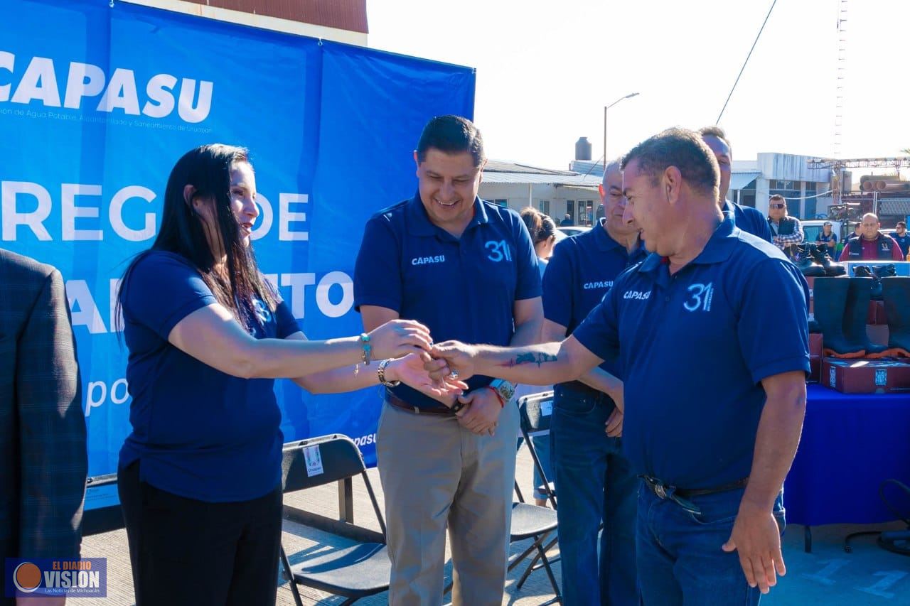 Entrega Nacho Campos escrituras, maquinaria y vehículos a CAPASU por más de 6 mdp