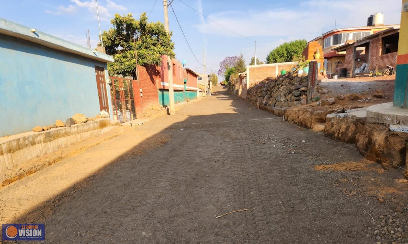 Presenta un avance del 75% en obras de pavimentación, en vialidad de Las Canoas