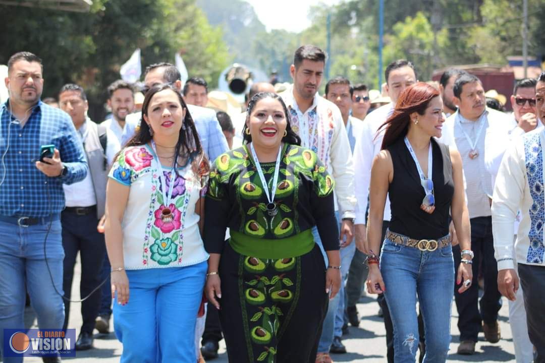 Marisol López Figueroa, asistió a la inauguración de la Décima Edición de la Feria del Aguacate