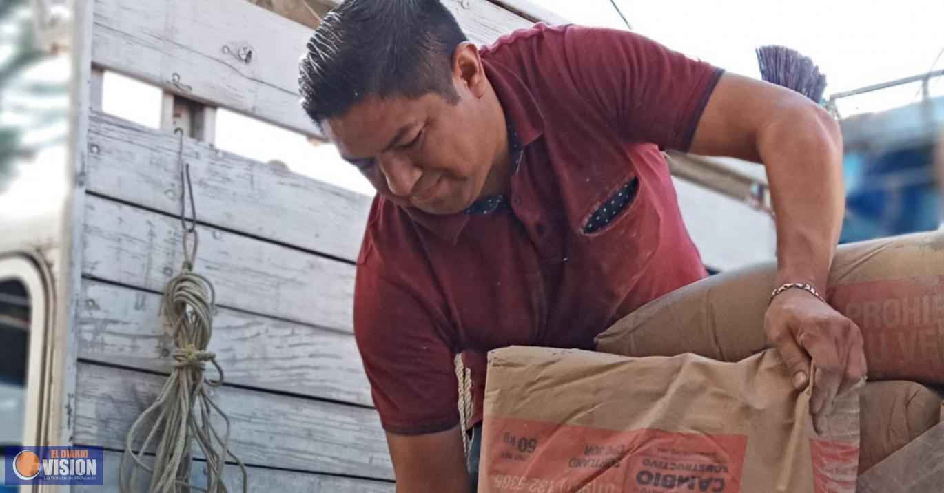 Paco Cedillo no descansa en apoyar a las familias uruapenses