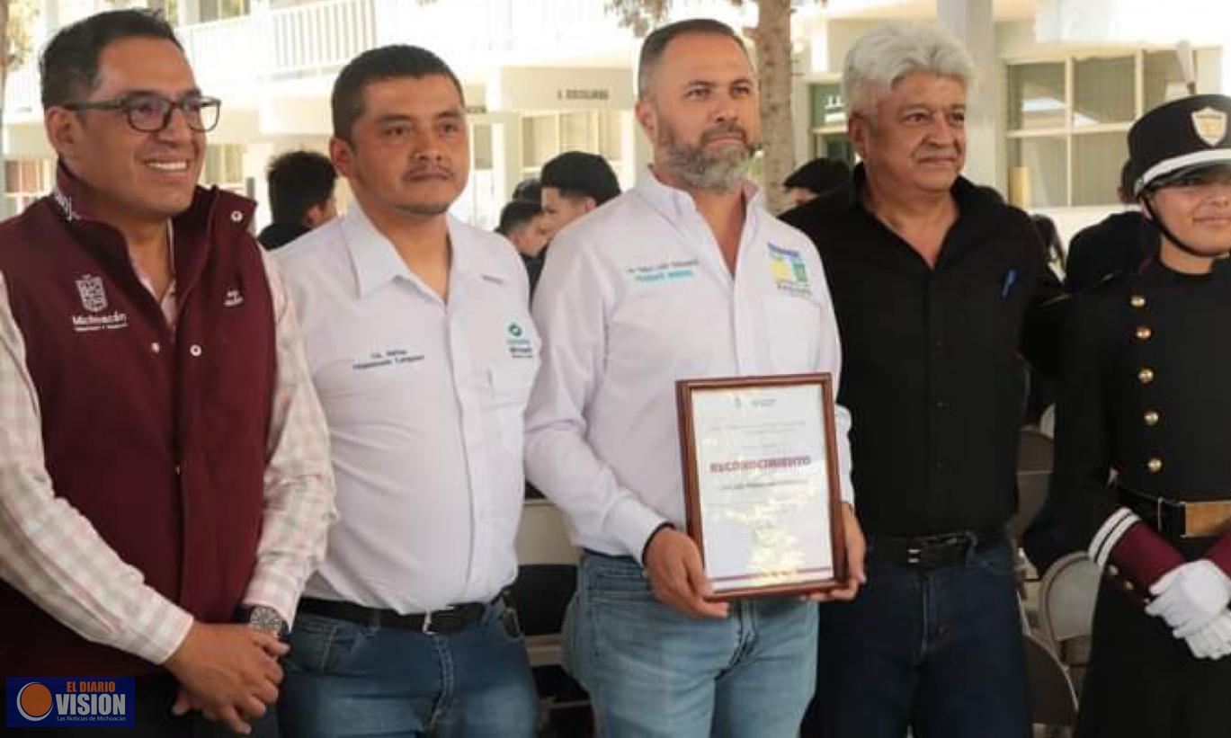 Alumnos del CONALEP Zacapu, conocen la trayectoria del alcalde Luis Felipe León Balbanera