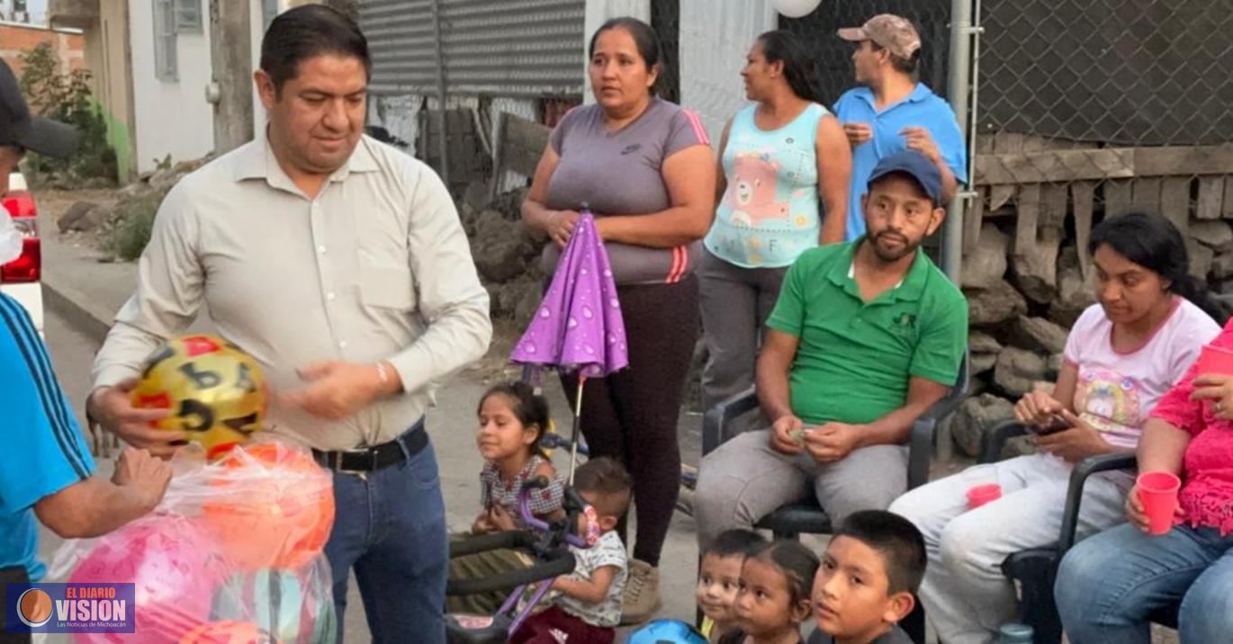 Paco Cedillo festeja a niños de Uruapan en su día