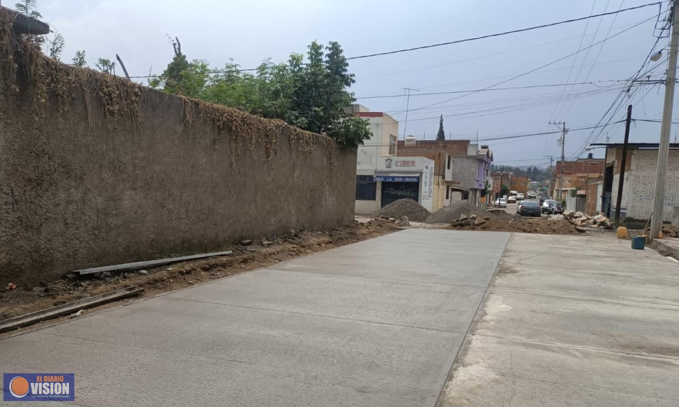 90% de avance, registra pavimentación hidráulica en calle Gardenia, Col. Loma Jardín