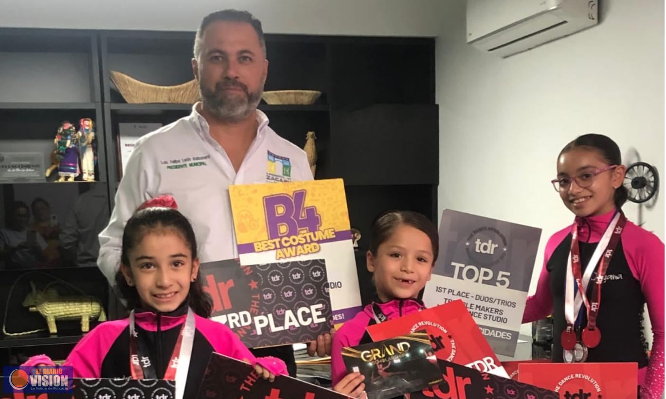 Agradecen niñas el apoyo del alcalde Luis Felipe León Balbanera 