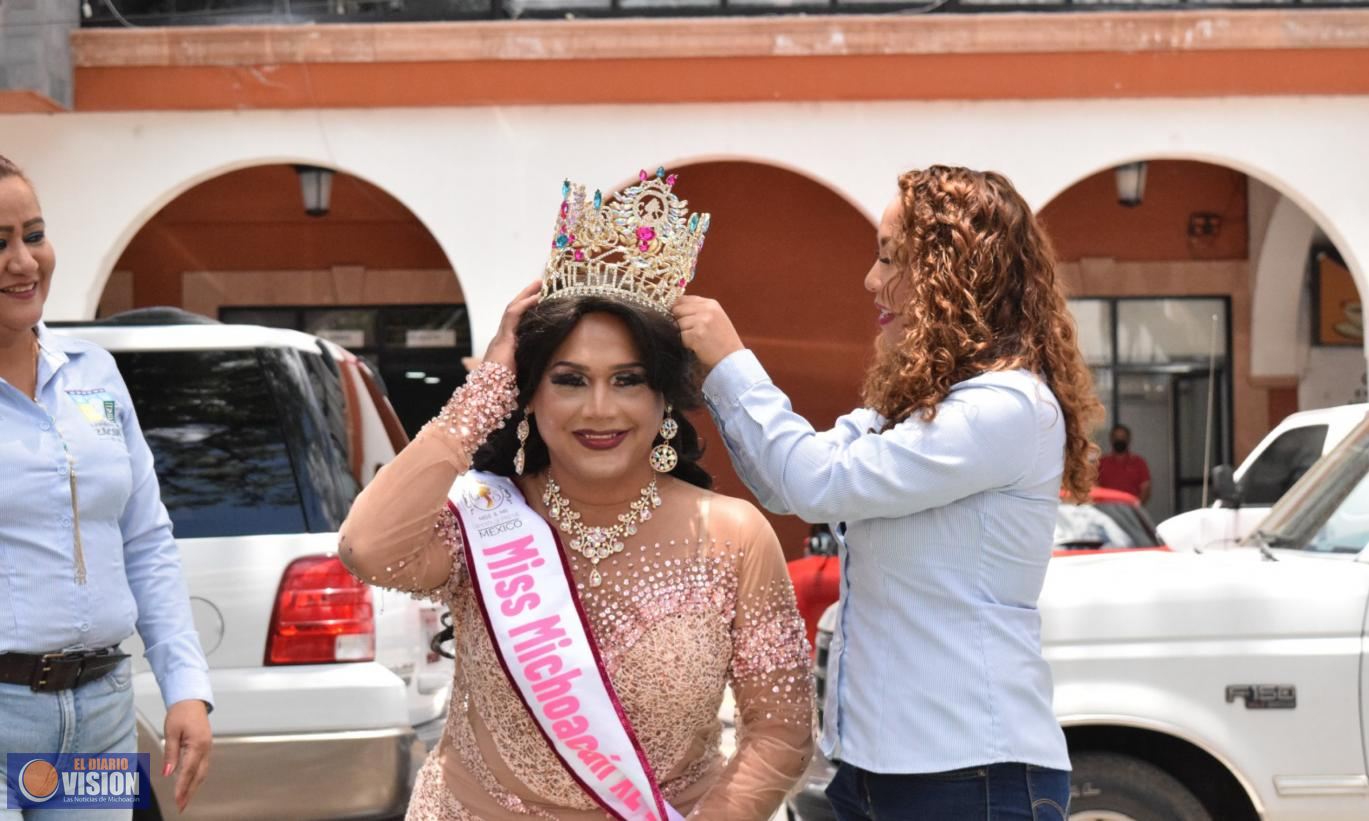 Ondeo histórico de Bandera LGBTTTIQ+ en Presidencia Municipal de Zacapu