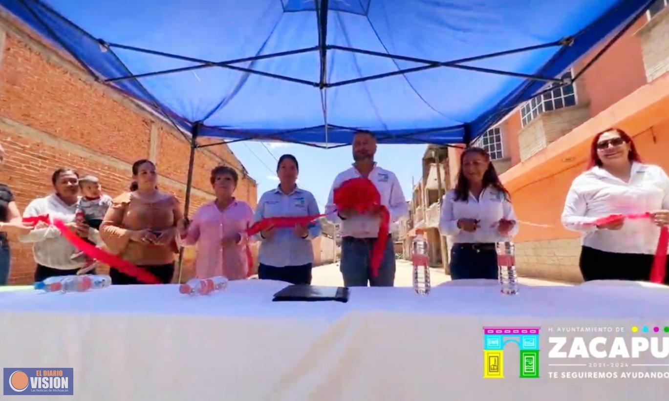 Continúa León Balbanera, inaugurando obras de pavimentación