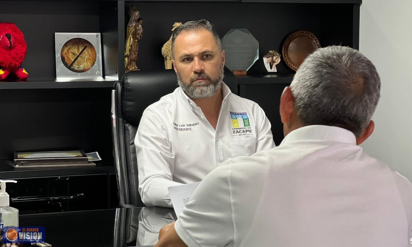 Luis Felipe León Balbanera, recibe a Oficial de registro civil de Tirídaro