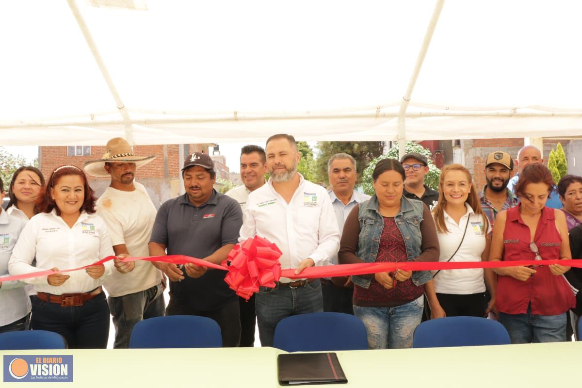 Continúa con la entrega de vialidades el Alcalde Luis Felipe León Balbanera
