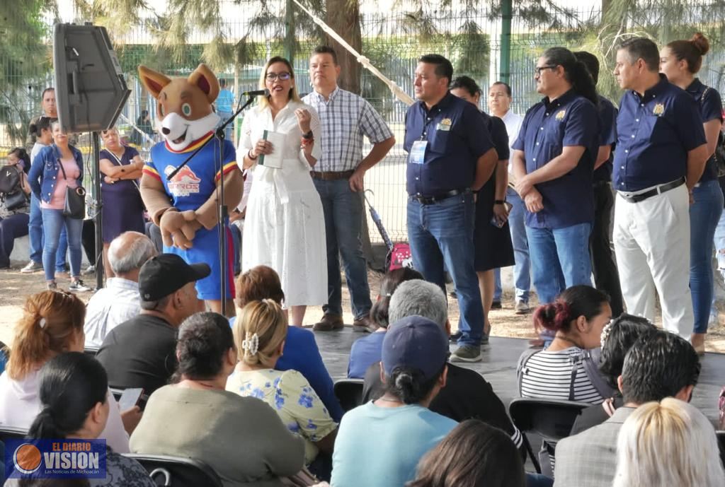 Queremos hacer equipo con los padres y las madres de las y los estudiantes nicolaitas: Rectora