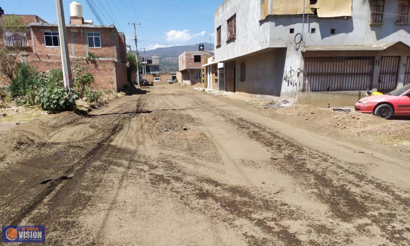 Continúan trabajos de pavimentación en colonia Las Glorias