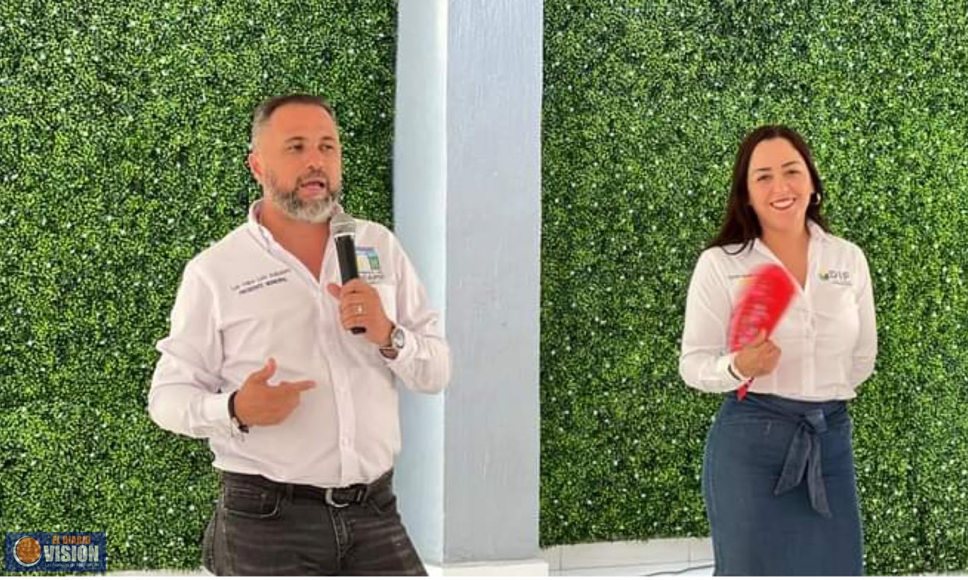 Se reúnen jefes de tenencia y encargados del orden con alcalde León Balbanera