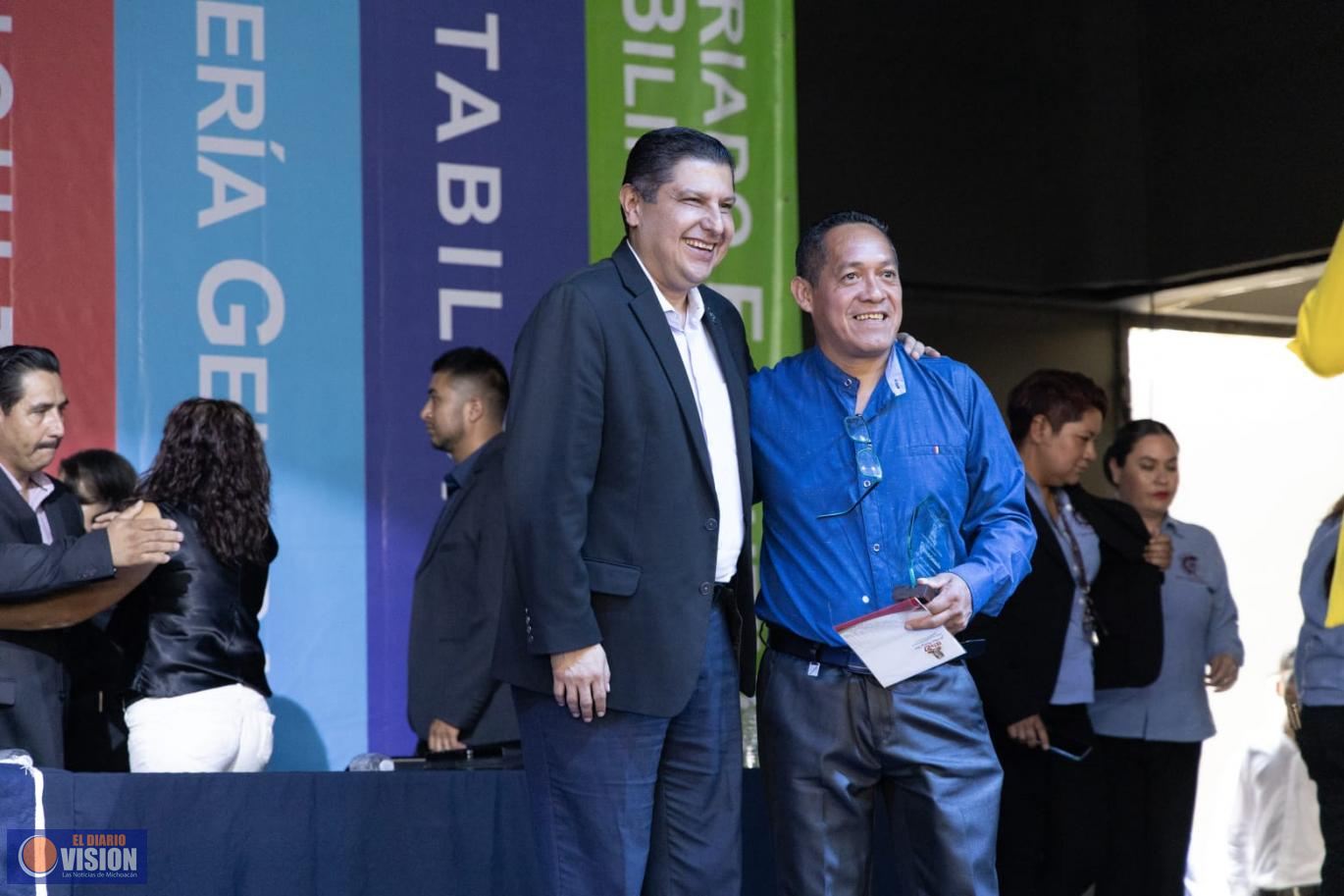 Anuncia Nacho Campos la construcción de cancha techada de basquetbol en Cetis 27