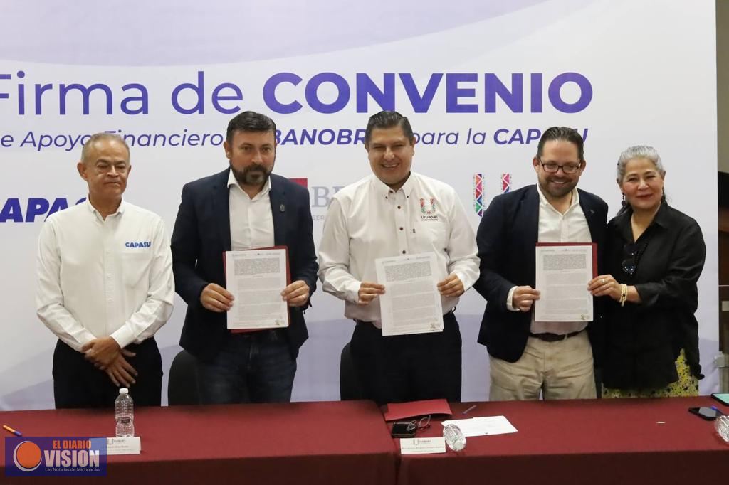 Firma Nacho Campos histórico convenio con Banobras por 11.2 mdp