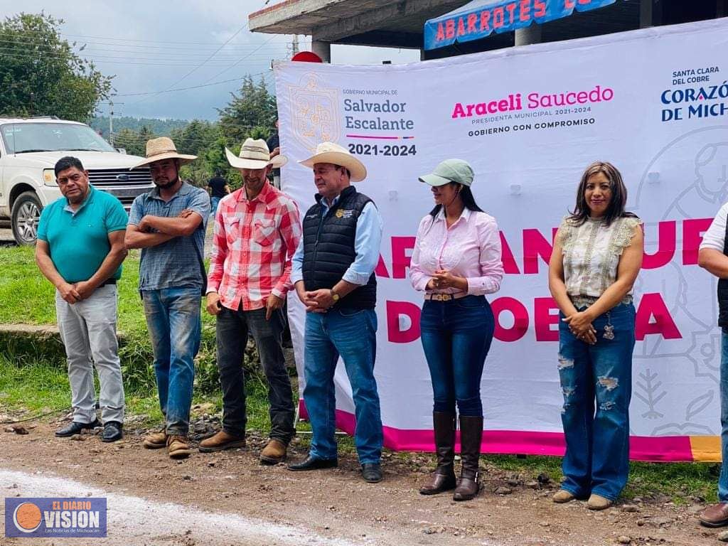 Da arranque de obra Araceli Saucedo en Paso del Muerto