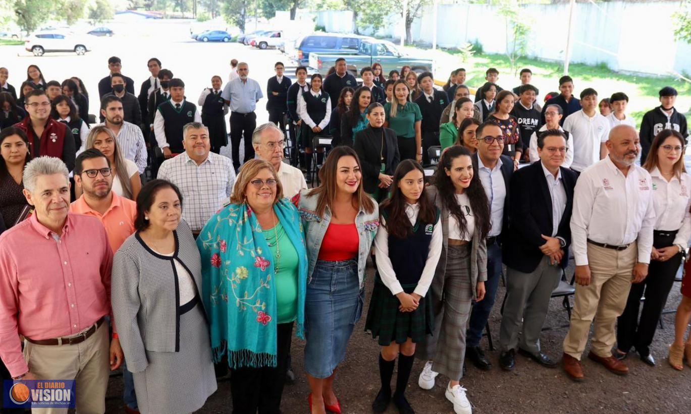 A propuesta de Mónica Valdez, Conalep de Zacapu recibe vehículo donado por el Congreso Local