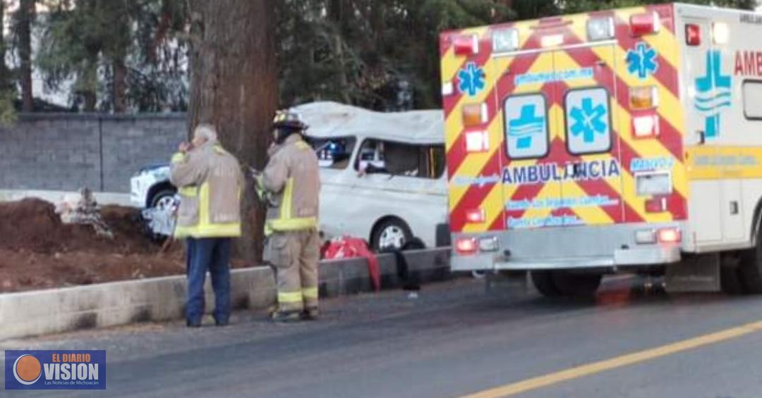 Volcadura de vehículo deja 3 muertos y varios heridos en la Morelia-Quiroga 