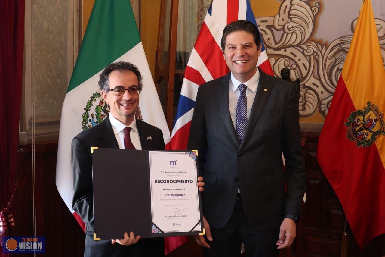 Morelia distingue a embajador de Gran Bretaña como Huésped Distinguido