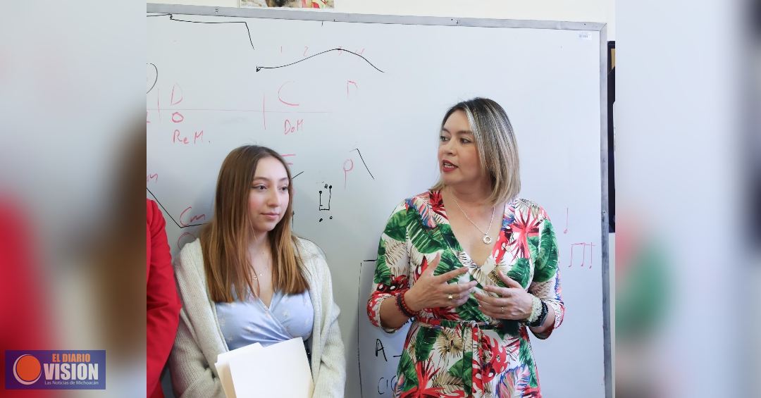 UMSNH reconoce contribución de la compositora Guadalupe Olmedo; develan placa en su honor
