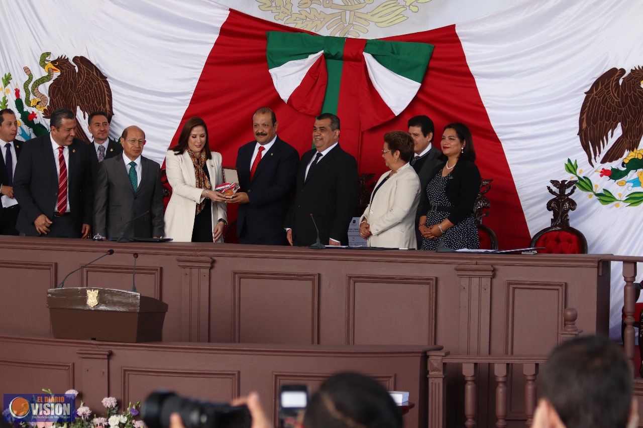 Recibe Facultad de Derecho presea “Primer Supremo Tribunal de Justicia para la América Mexicana"