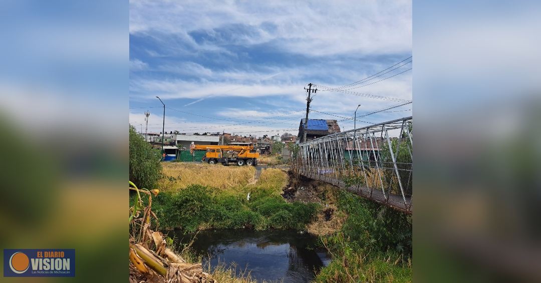 Emite Gobierno de Morelia alerta vial por colocación de puente peatonal