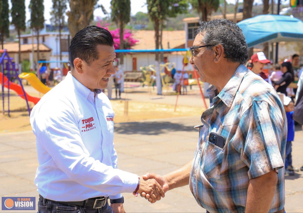 Marea guinda de Torres Piña inunda de esperanza tenencia de Tiripetío