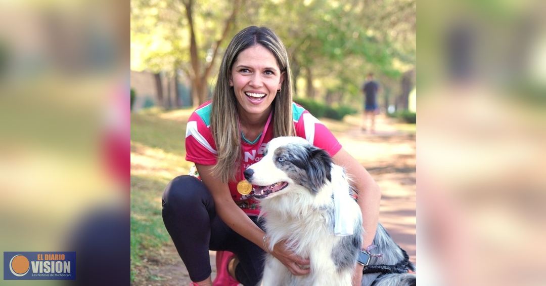 Daniela De Los Santos Torres Firma Agenda Animalista en Evento Familiar