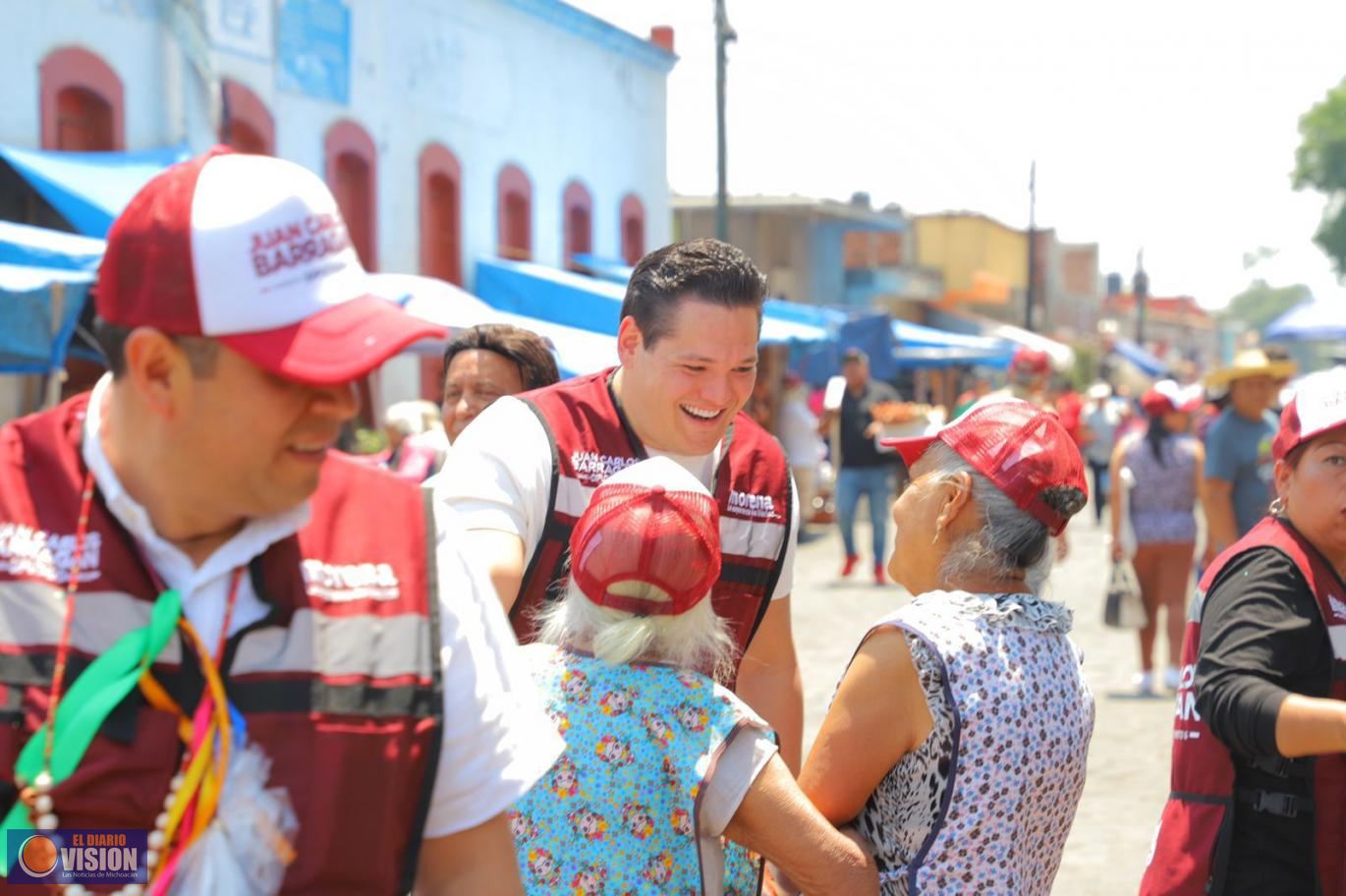 Juan Carlos Barragán, recibe apoyo de la gente de Capula