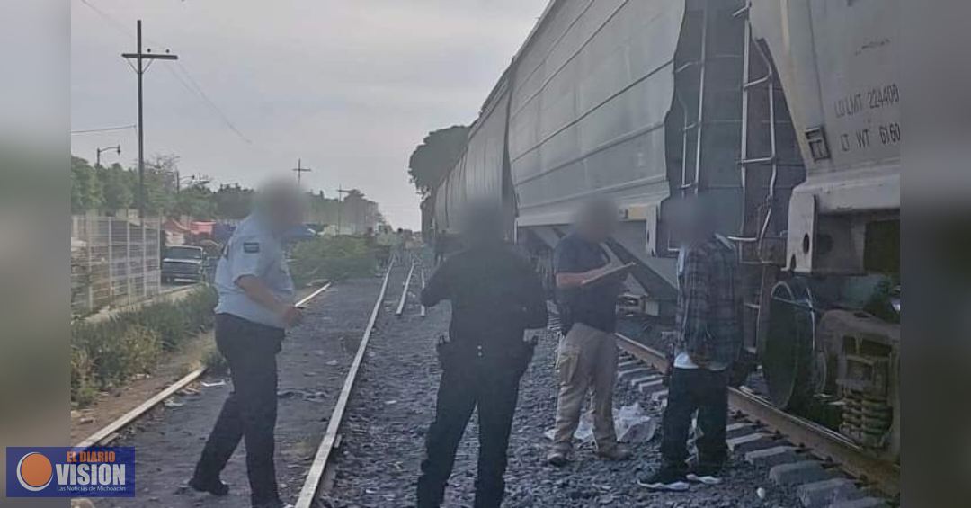 Tres brigadistas del PES saltan de camioneta que trató de ganarle el paso al tren en Yurécuaro
