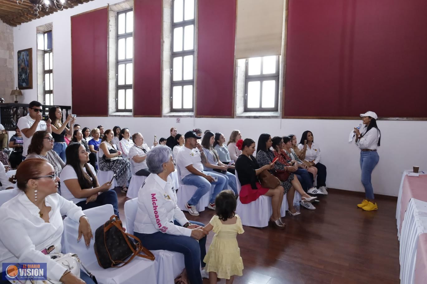 Araceli Saucedo y Beto Lucatero firman compromisos para impulsar a las mujeres 