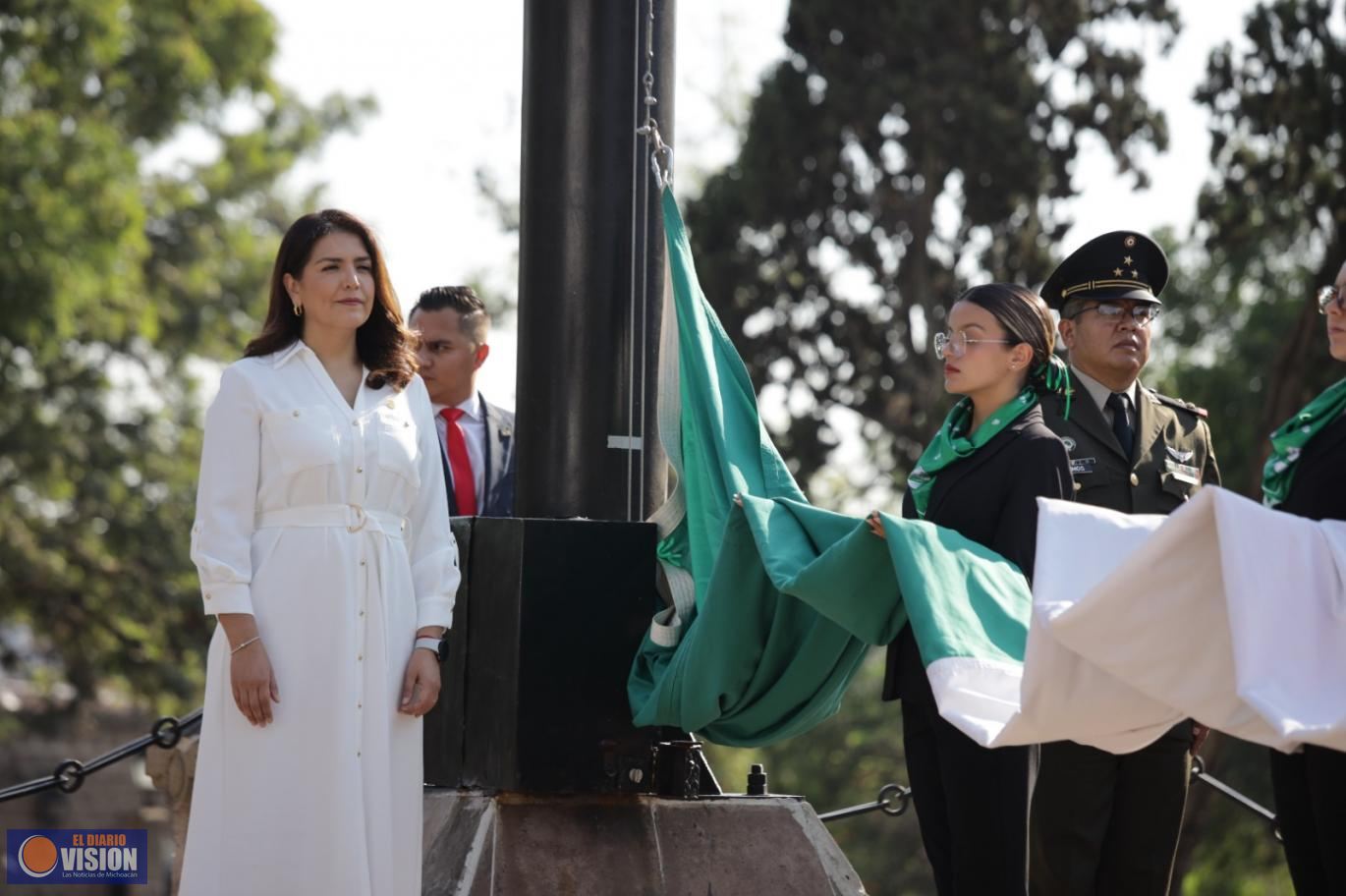 Con izamiento de Banderas inician festejos por 483 aniversario de Morelia