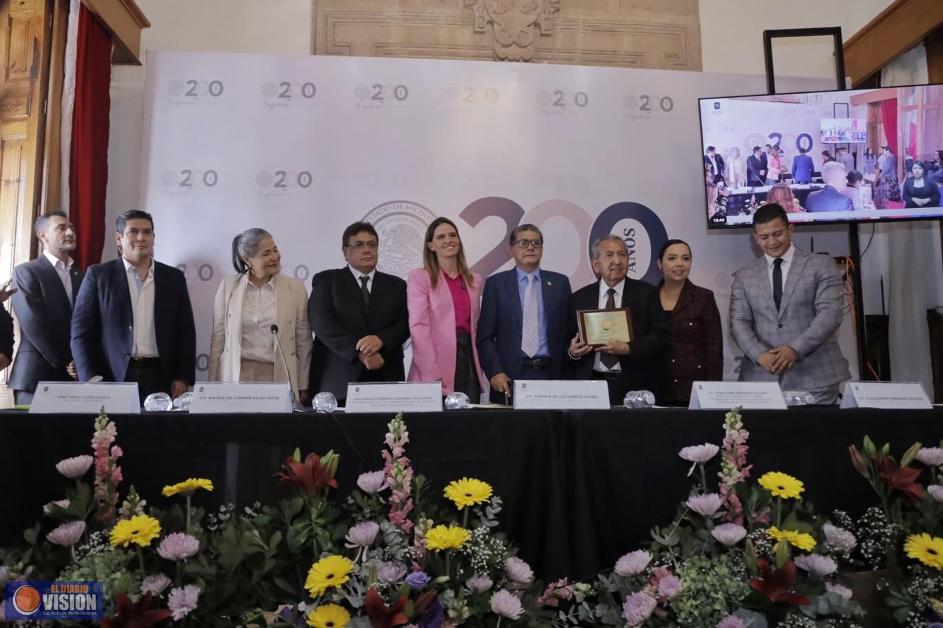 Celebra Ernesto Núñez entrega de Mérito Periodístico a Ignacio Roque Madriz