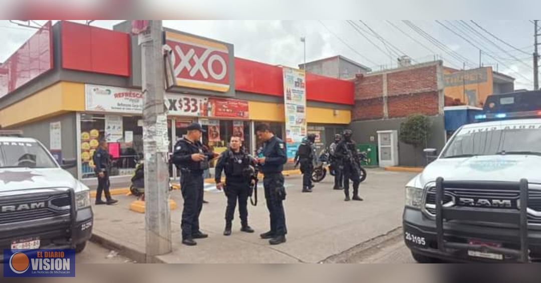 Delincuentes incendian tres Oxxos y varios vehículos en Uruapan