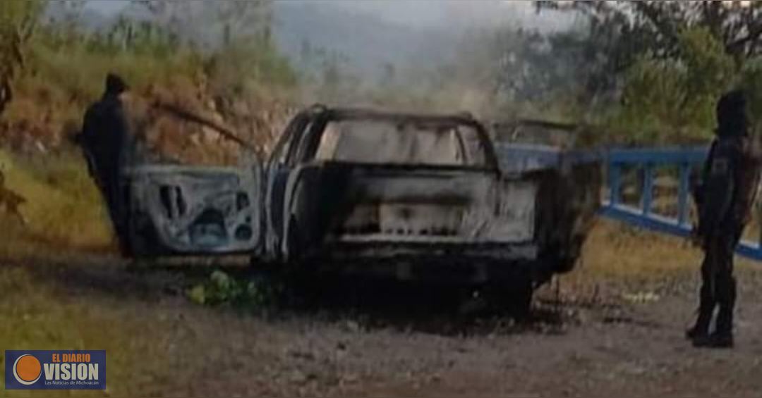 Localizan calcinada camioneta de presuntos asesinos de periodista de Uruapan