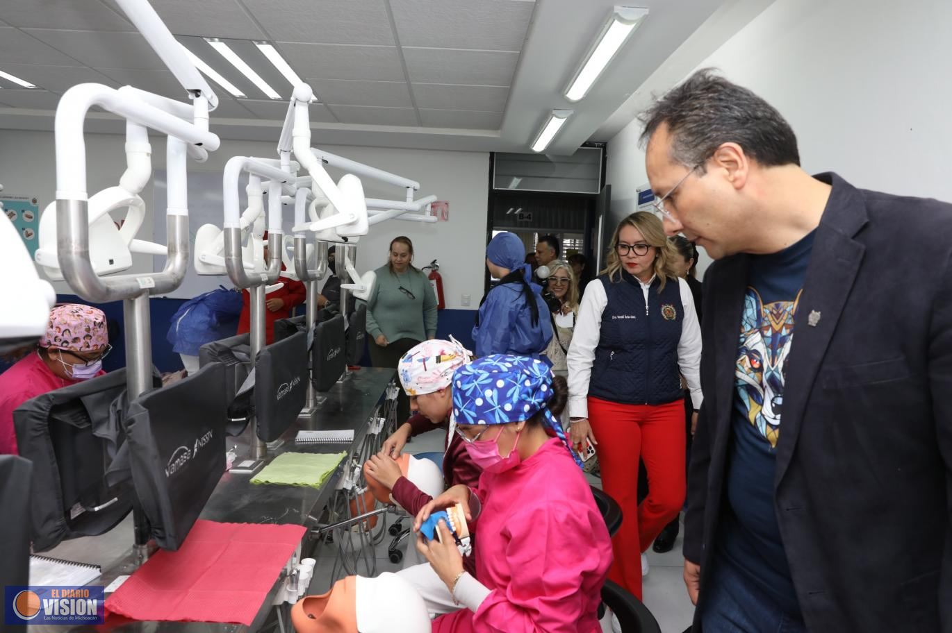 Yarabí Ávila entrega equipamiento a la Facultad de Odontología;en beneficio de los estudiantes