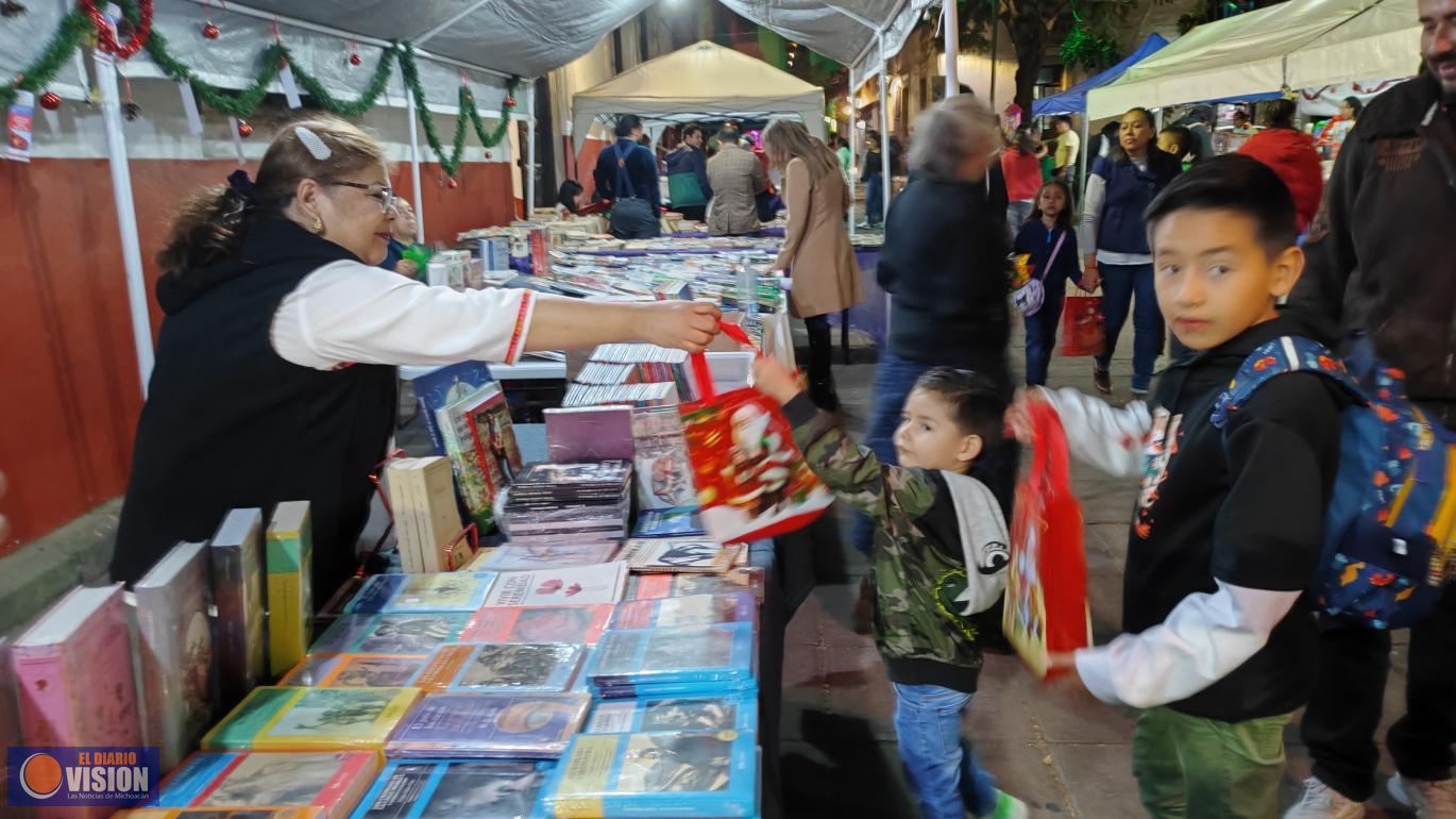 Un mundo mejor es posible, concluye VI Feria Navideña del Libro en Uruapan