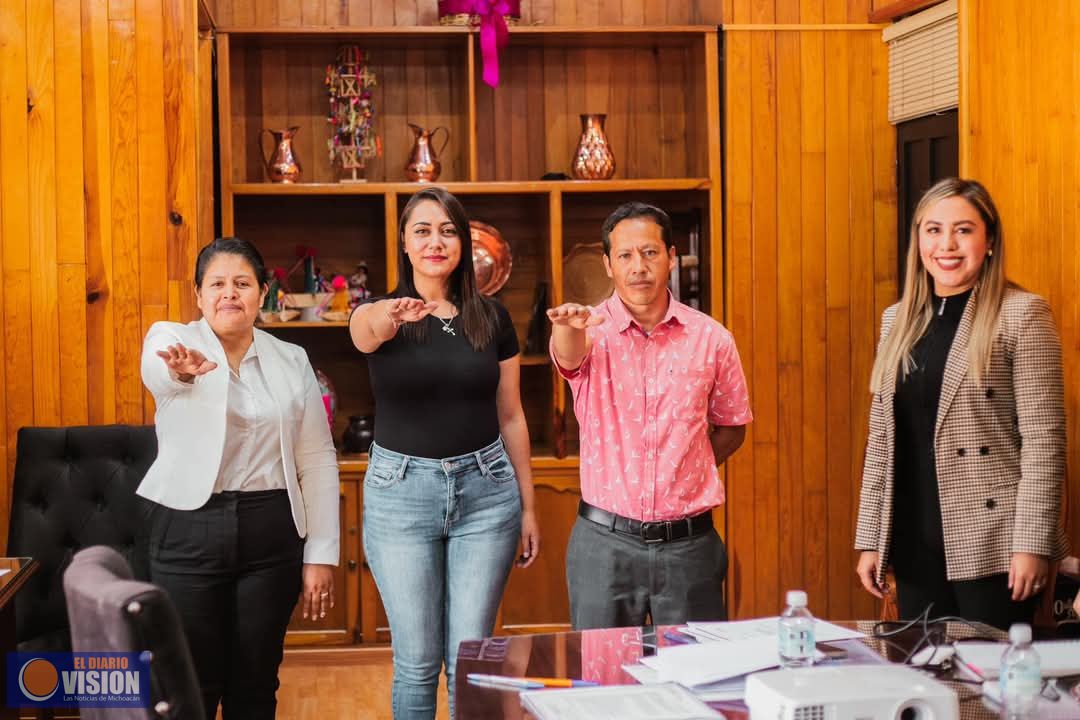 Dayana Pérez Mendoza, toma protesta a las nuevas jefas y jefes de tenencia de Salvador Escalante