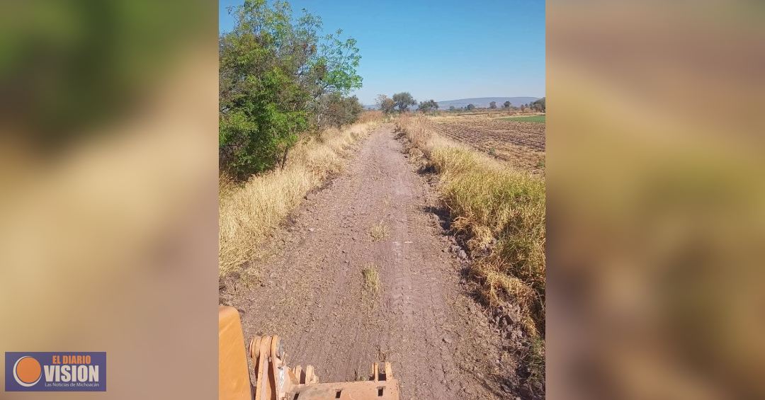 Avanzan los trabajos en los caminos sacacosechas de Tarímbaro