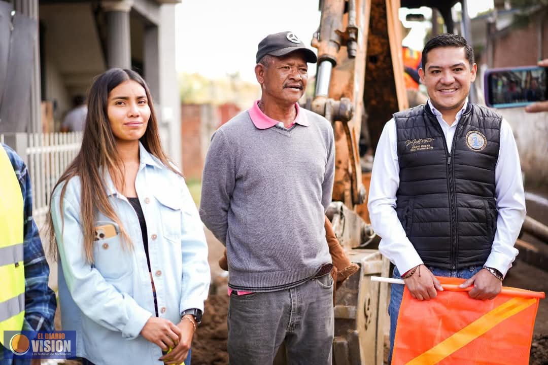Arranca Jesús Espinoza Rochín, obra en la calle Los Huertos en la localidad de Arandín 
