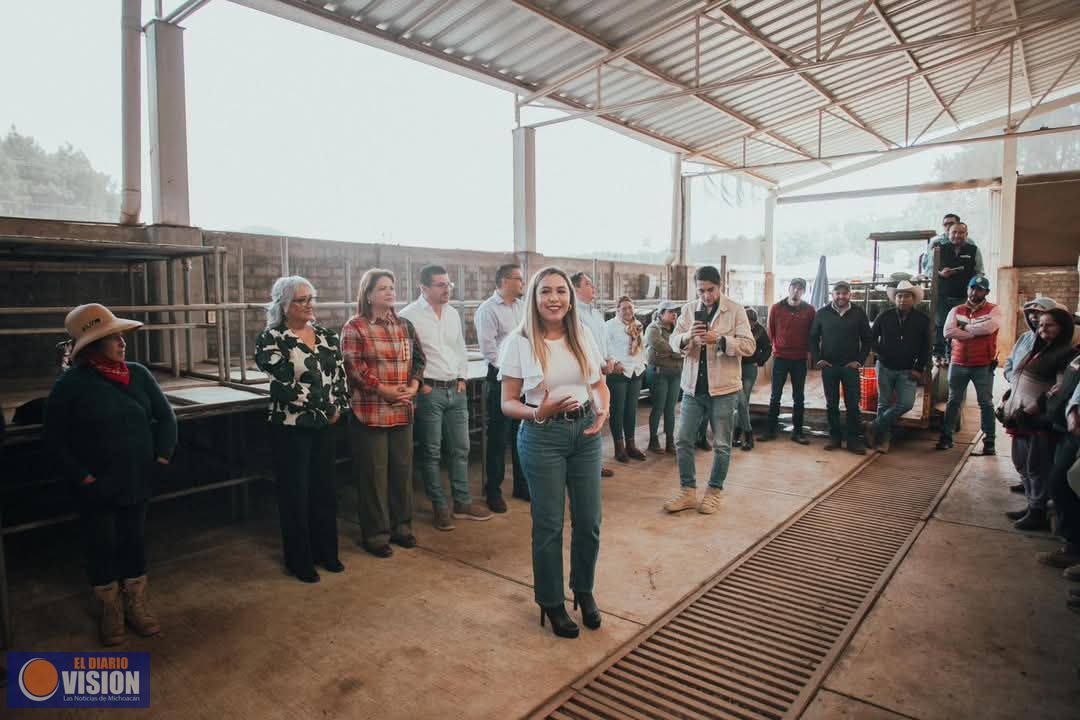 Dialoga Dayana Pérez Mendoza con mujeres productoras del campo de Santa Clara del Cobre