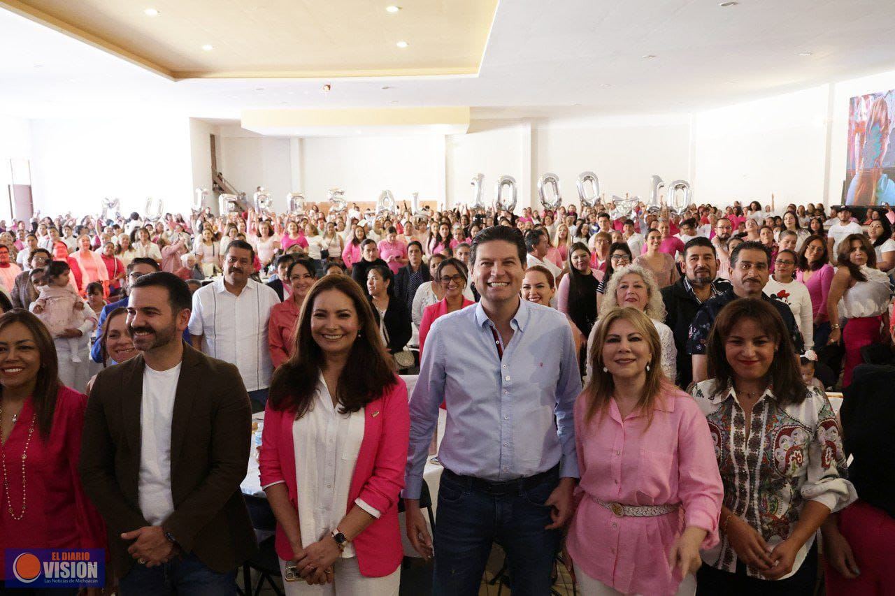 Presenta Alfonso Martínez el programa Mujeres al 1000x10