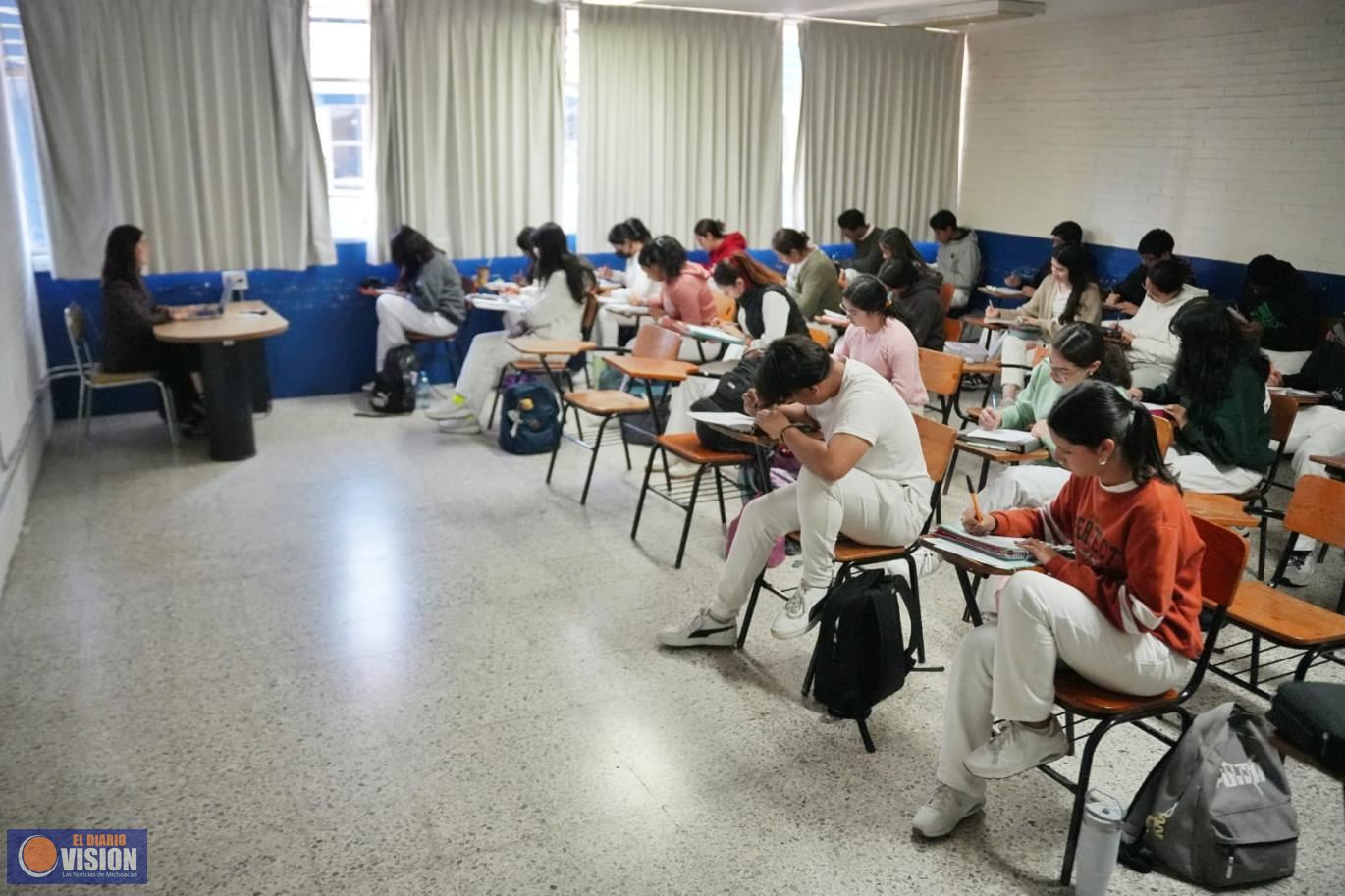 Miles de estudiantes realizan actividades académicas en la UMSNH sin contratiempos