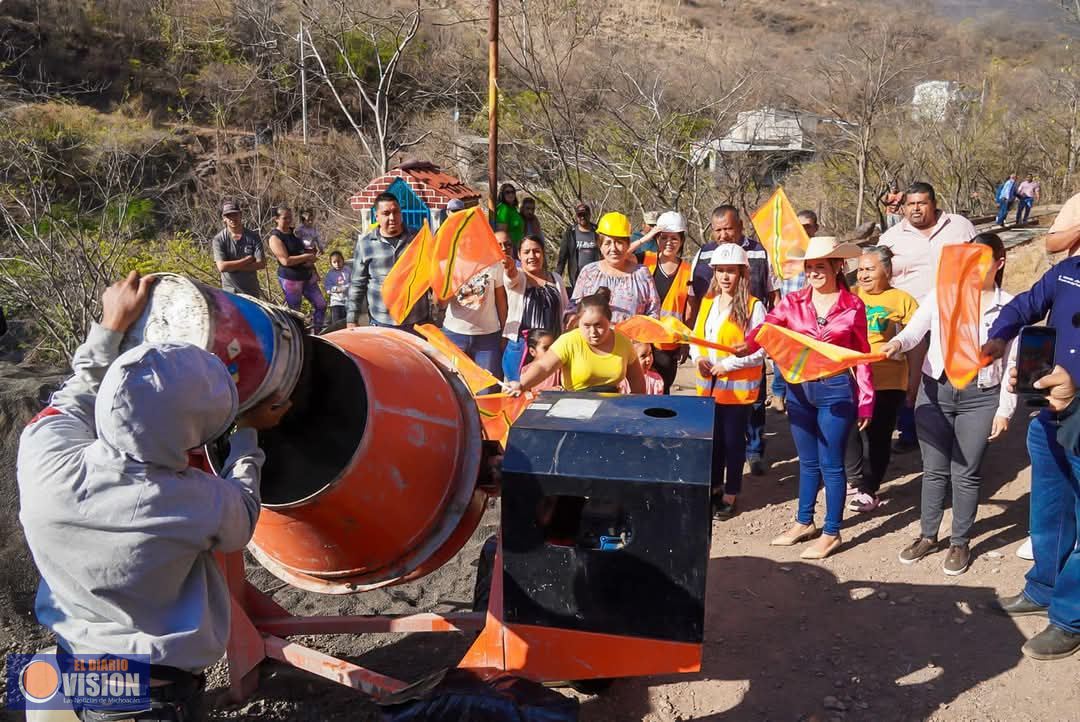 Arranca Graciela Hernández, pavimentación de la calle 