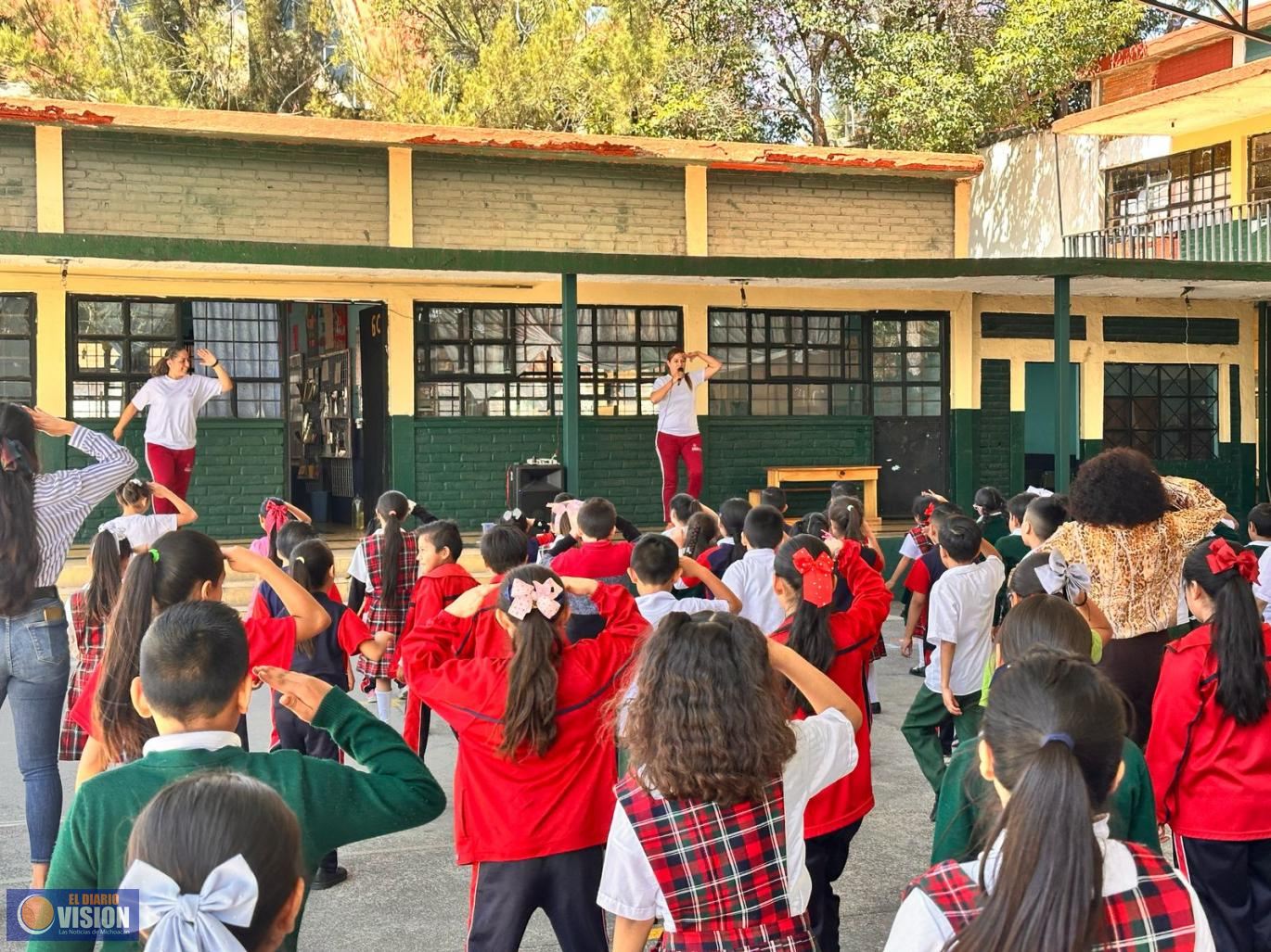 Docentes impulsan actividad física para beneficio de más de 530 mil estudiantes: SEE