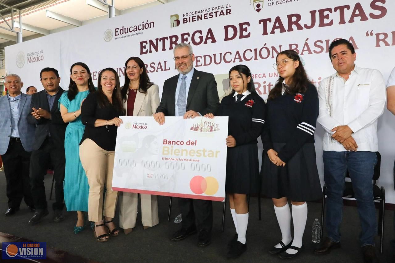 Entrega Bedolla tarjetas de la beca Rita Cetina para 208 mil estudiantes de secundaria