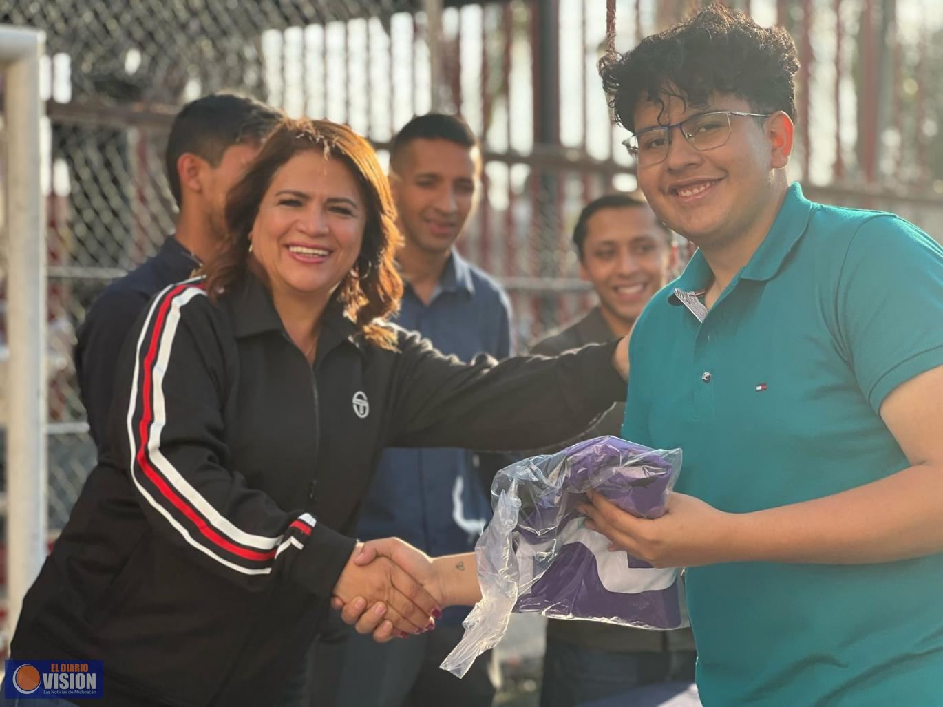 Impulsa Fabiola Alanís el deporte como medida de resarcimiento social