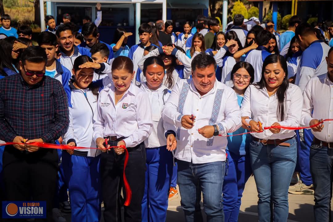 Gobierno de Tacámbaro, inaugura dos aulas en el Colegio de Bachilleres plantel San Juan de Viña 