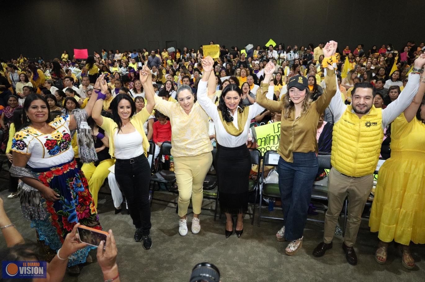 Mujeres de las distintas regiones de Michoacán cierran filas en pro de Araceli Saucedo